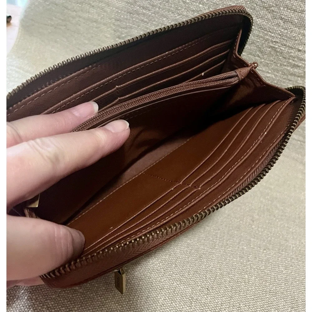 Fossil Brown Leather Wristlet Wallet Zip Around Purse Credit Cards Travel 137623